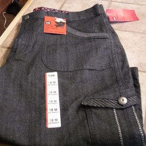 NWT Lee Comfort Fit Skimmer denim capris 18M